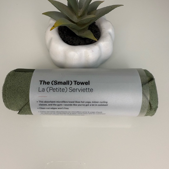 Lululemon The Small Towel NWT - Picture 1 of 5